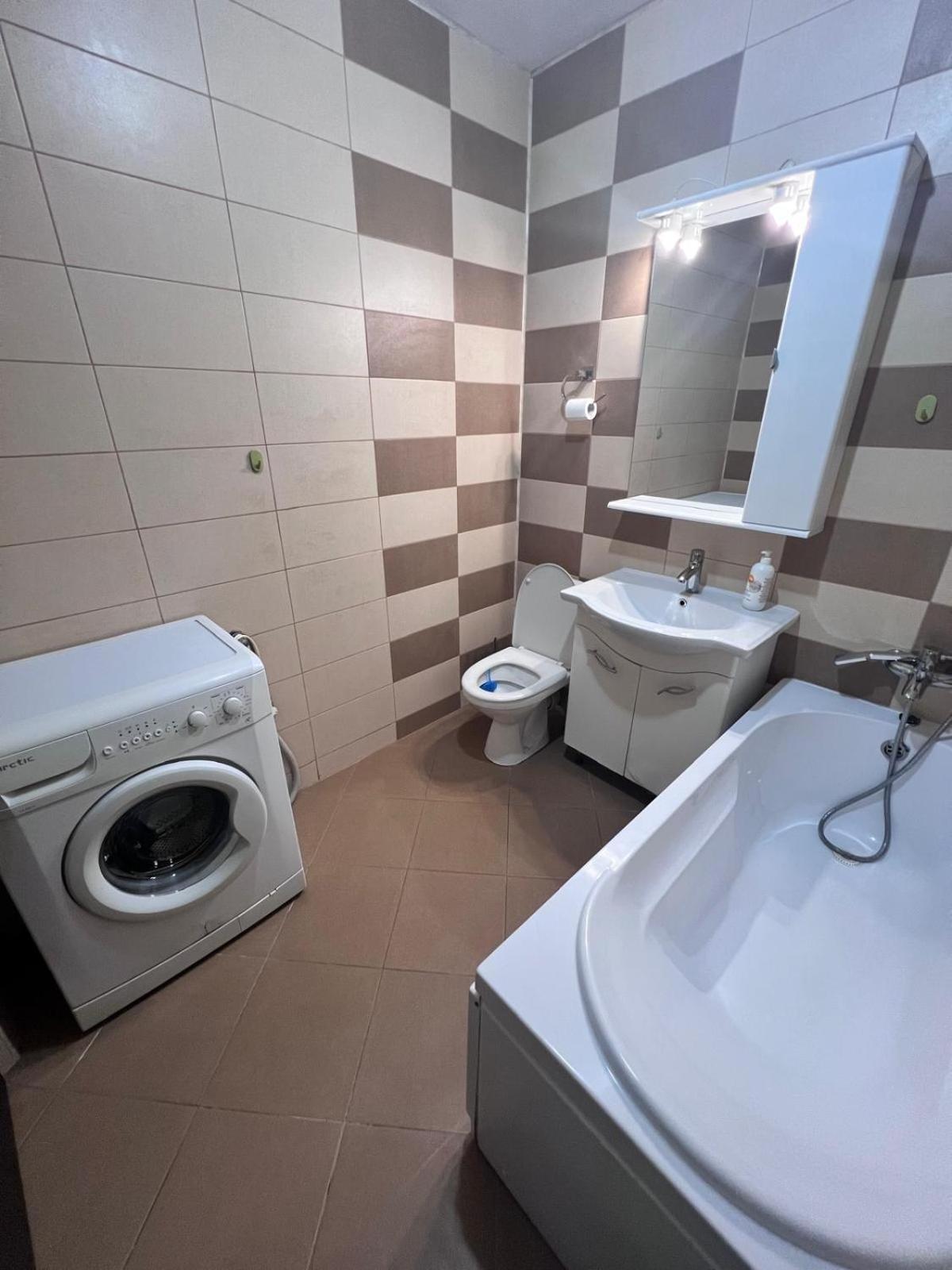 Chindia Apartament ทาร์โกวิชเต ภายนอก รูปภาพ